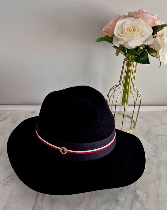 Вълнена капела "Tommy Hilfiger"