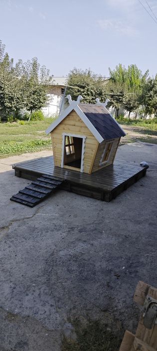 Деревянные домики будки вольеры скворечники песочницы и прочее