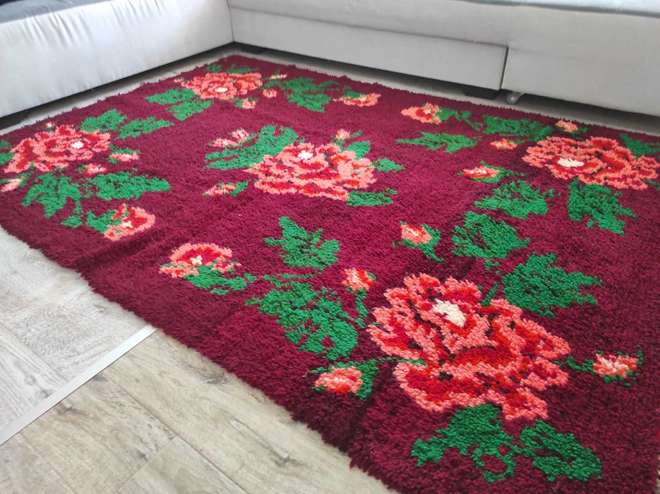 Автентичен ръчно тъкан вълнен килим 200x150 см – бордо с едри рози