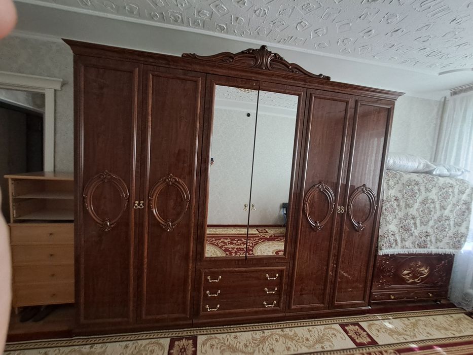 Срочно продаю спальный гарнитур