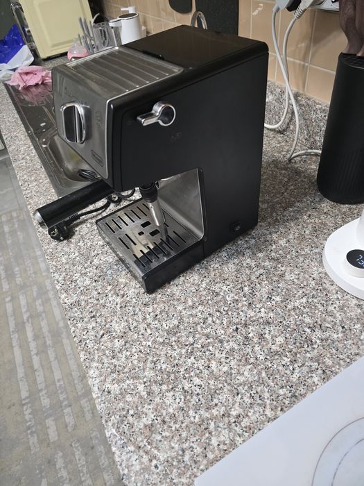 Продам  кофемашину De'Longhi