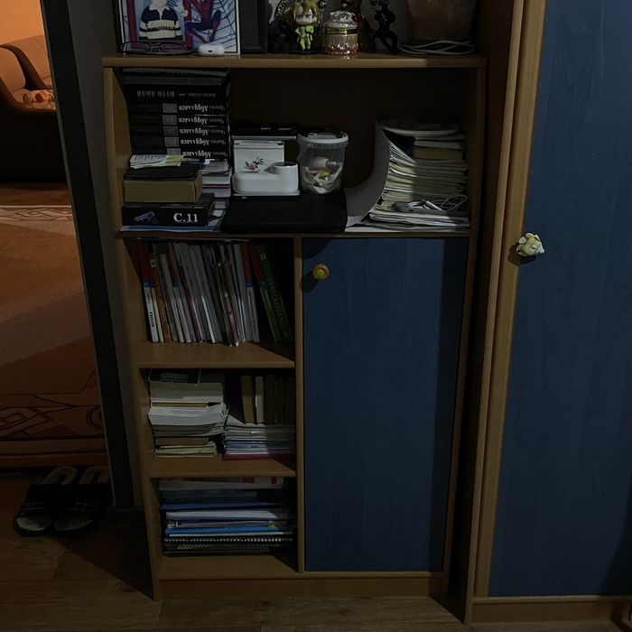 Тумбочка и шкаф для вещей