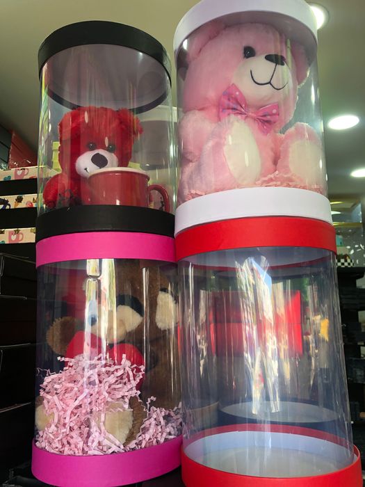 Кутии с цветя или балон за повод