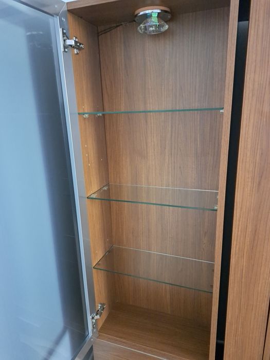 Продам два шкафа и тумбу