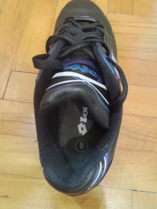 Спортни обувки за футбол - бутонки