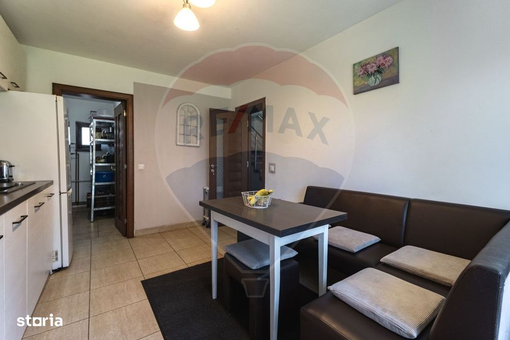 Casa de Poveste - Feldioara, str. Barsei/ 4 camere/ curte!