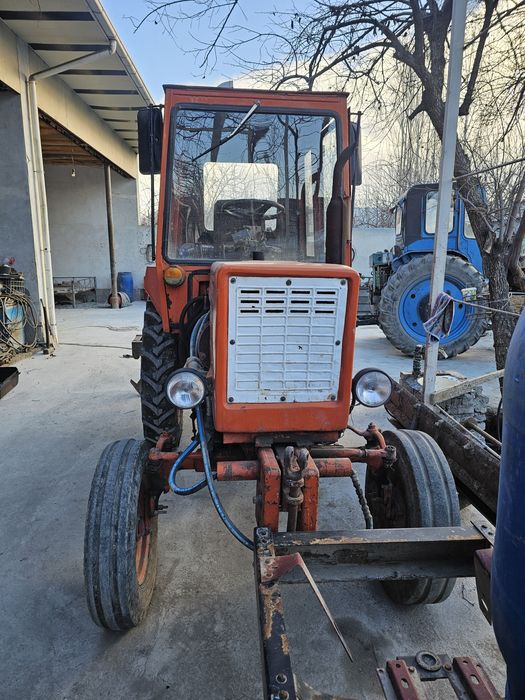 Т-25 трактор сотилади