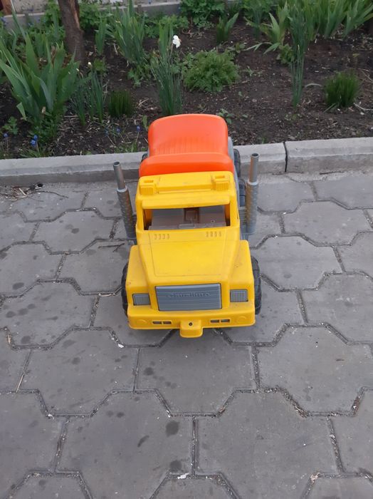 Продаю детский велосипед и толокар