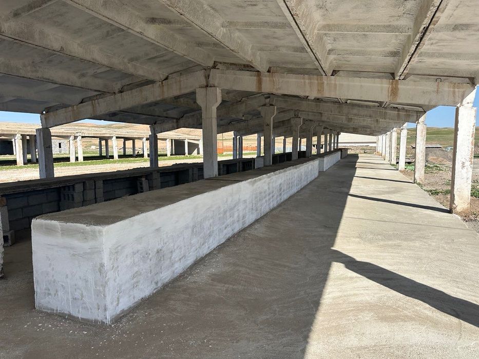 Mol bozori va qoshimcha ferma va tovuqxonalar bir joyda sotiladi.