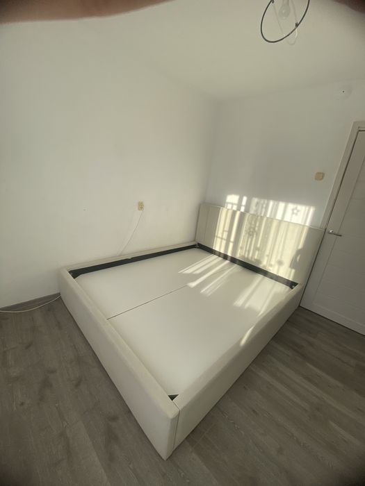 Двуспальная кровать