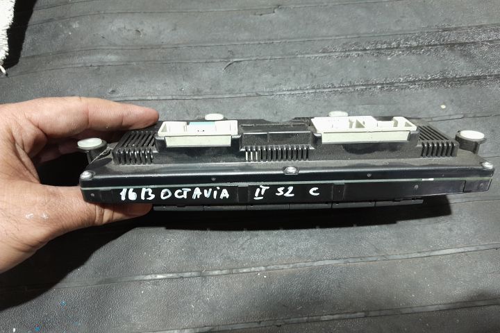 Comanda clima 3T0907044AS 3T0907044AS Skoda Octavia a 2-a generatie (