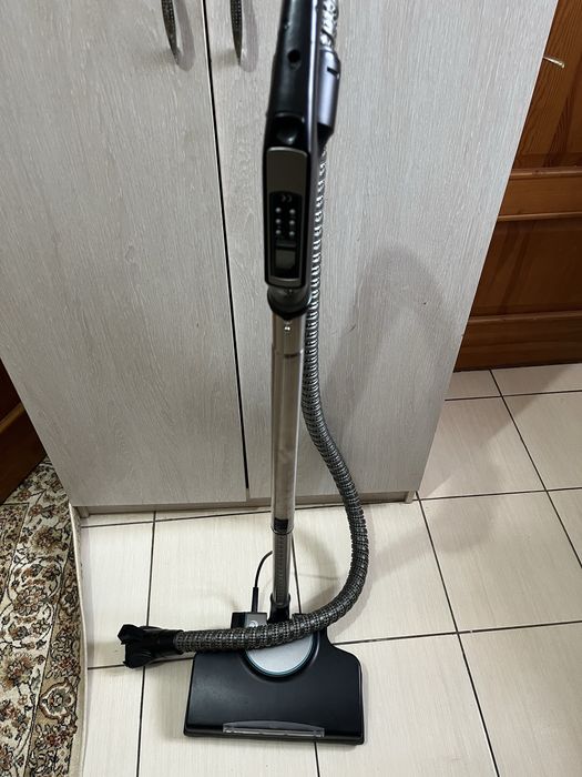 Продам моющий пылесос Roboclean aura
