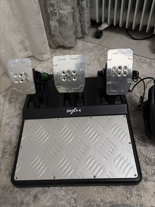 Руль pxn v10. Полупрофессиональный кок-пит