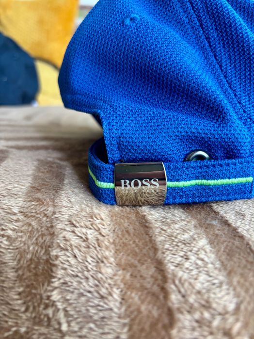 Оригинална шапка HUGO BOSS – нова, без етикет