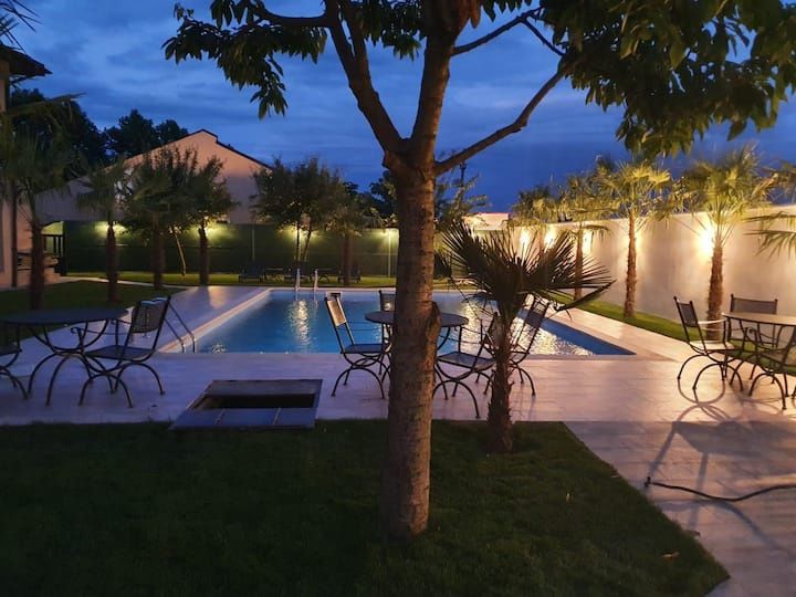 Vila Petrecere cu piscina Vila petreceri cu piscina de inchiriat