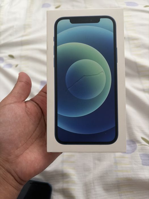 Продам айфон 12,64 гб,все работает