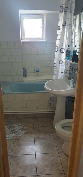 Închiriez apartament 2camere  !