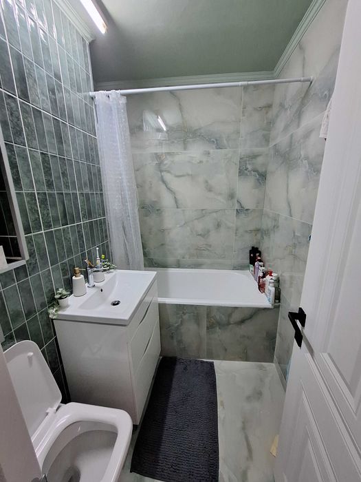 Vând apartament 3 camere 63 mp utili