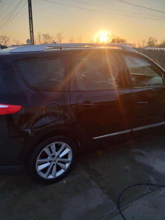 Vând Renault Espace scenic anul 2012