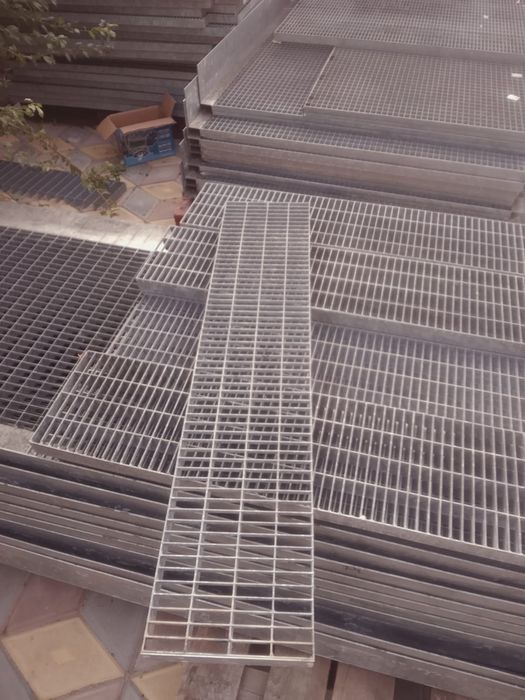 Grătare metalice si trepte