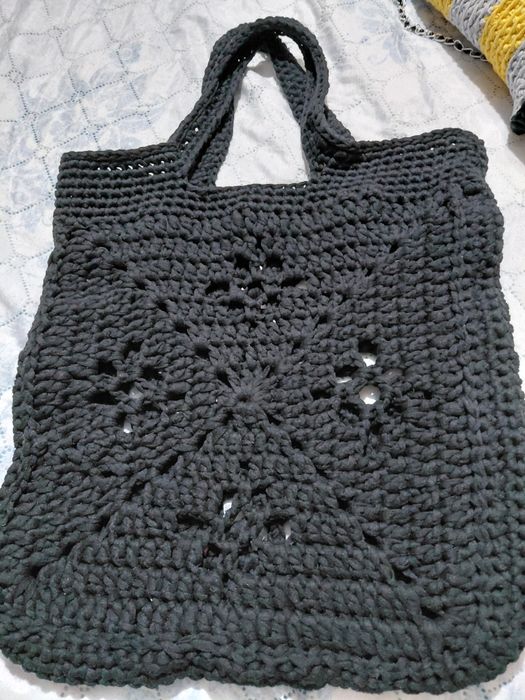 Продавам нови чанти