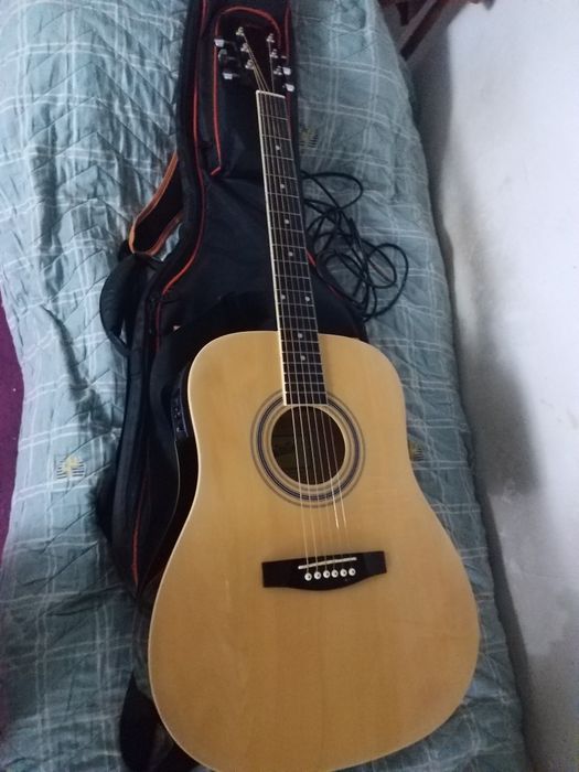 Akustik gitara (Stratos)