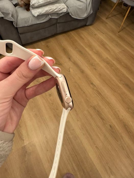 Apple Watch 11 /42mm Топ Състояние