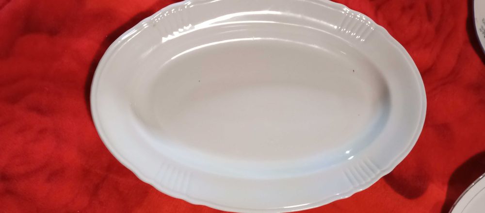 Български порцелан, чинии сервиране, каничка за мляко, сосиера