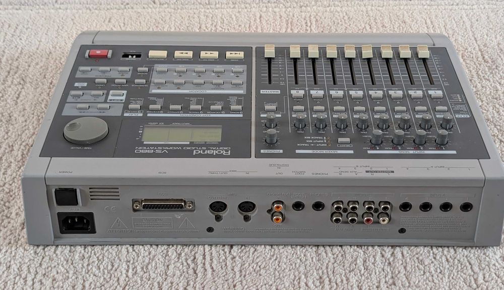 Roland Digital Studio Workstation VS-880 Multitrack
