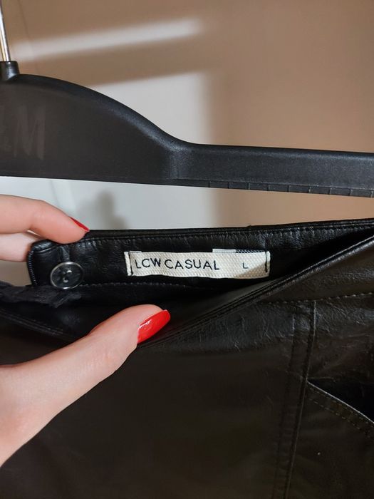 Зимна кожена пола