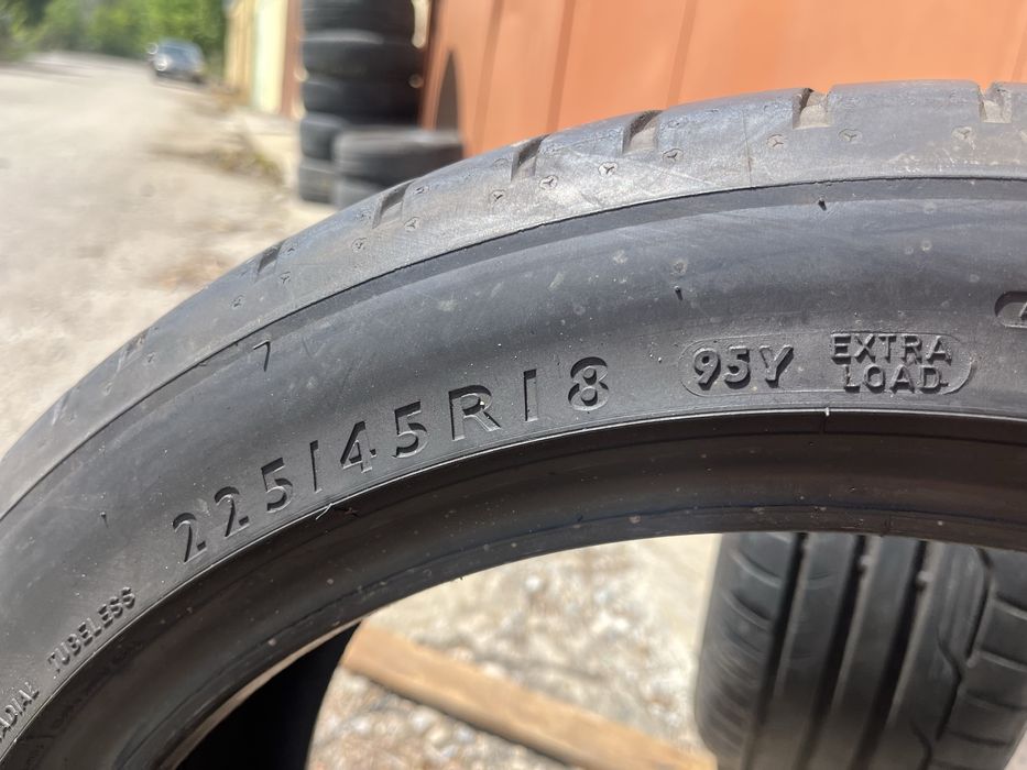 2 бр. летни гуми 225/45/18 Dunlop DOT 2718 6 mm