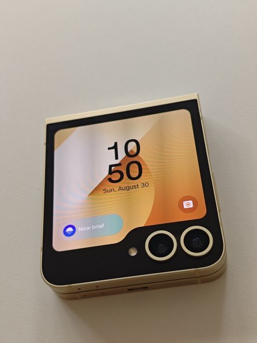 Samsung Galaxy Z Flip 6 galben, functioneaza, 227 cicluri baterie