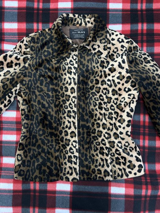 Леопардовый пиджак в обтяжку