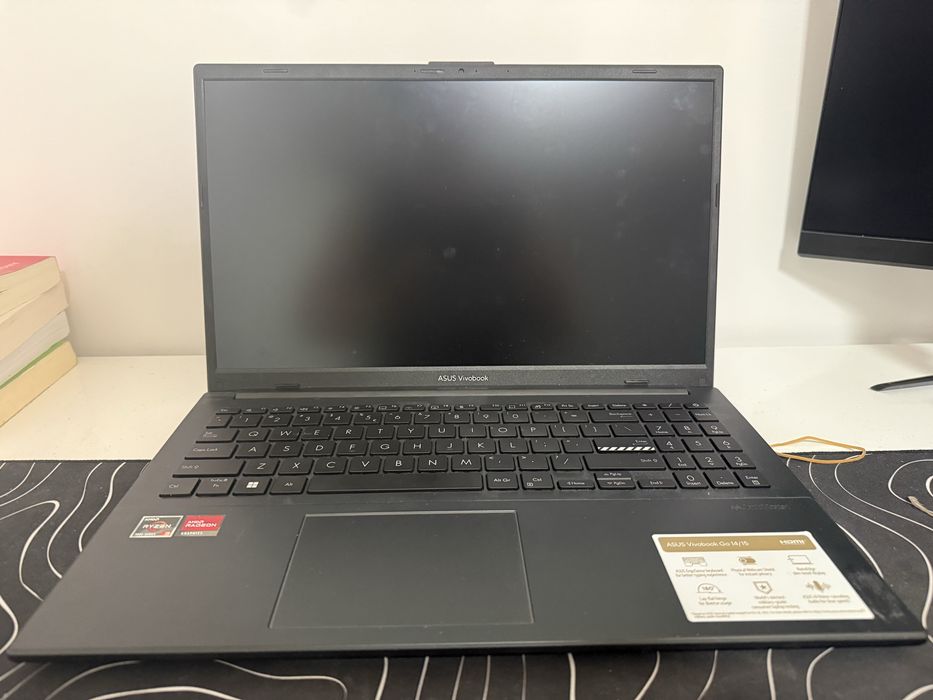 Laptop ASUS L1504F – rapid, stare foarte bună, perfect pentru școală/birou