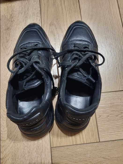 Продаются кроссовки Uterque