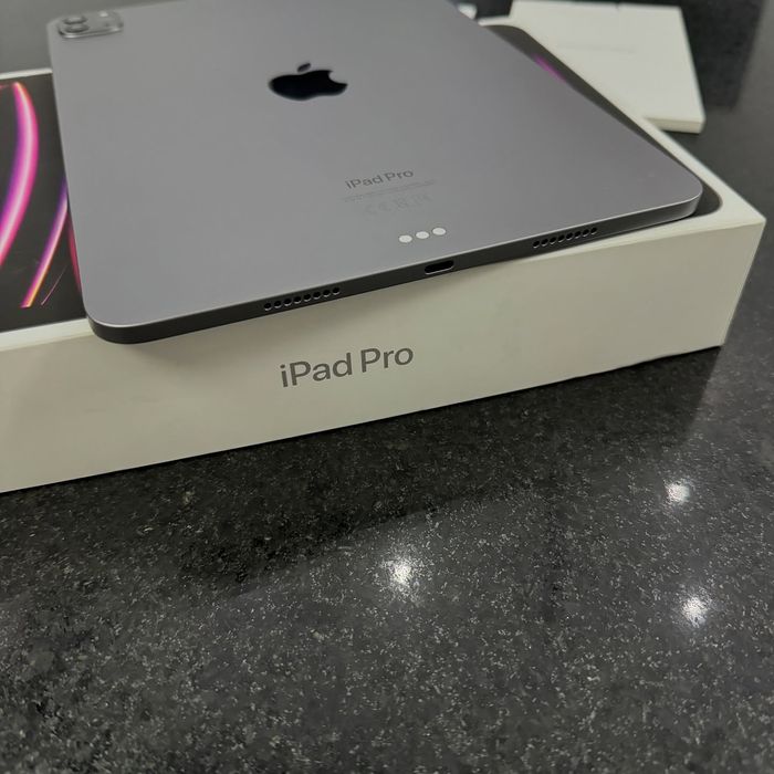 IPad 11 pro m2 128гб + celullar(симка)