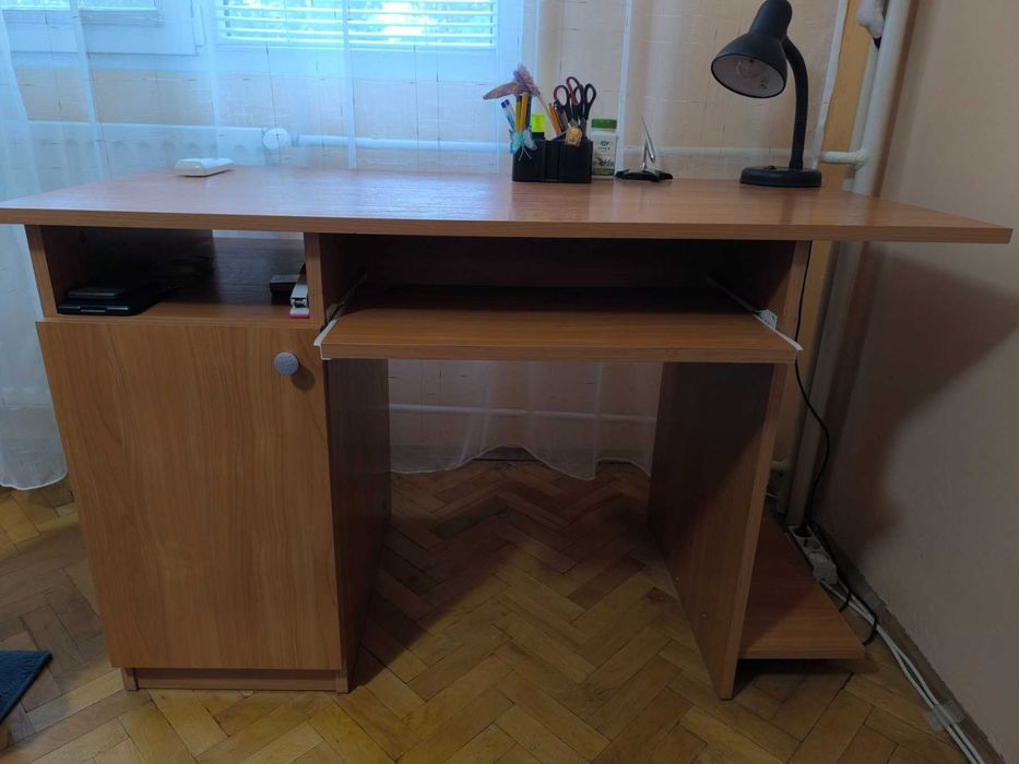 Продавам бюро, запазено, без следи от употреба