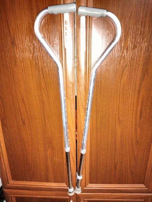 Cârje pt persoane cu dizabilitati