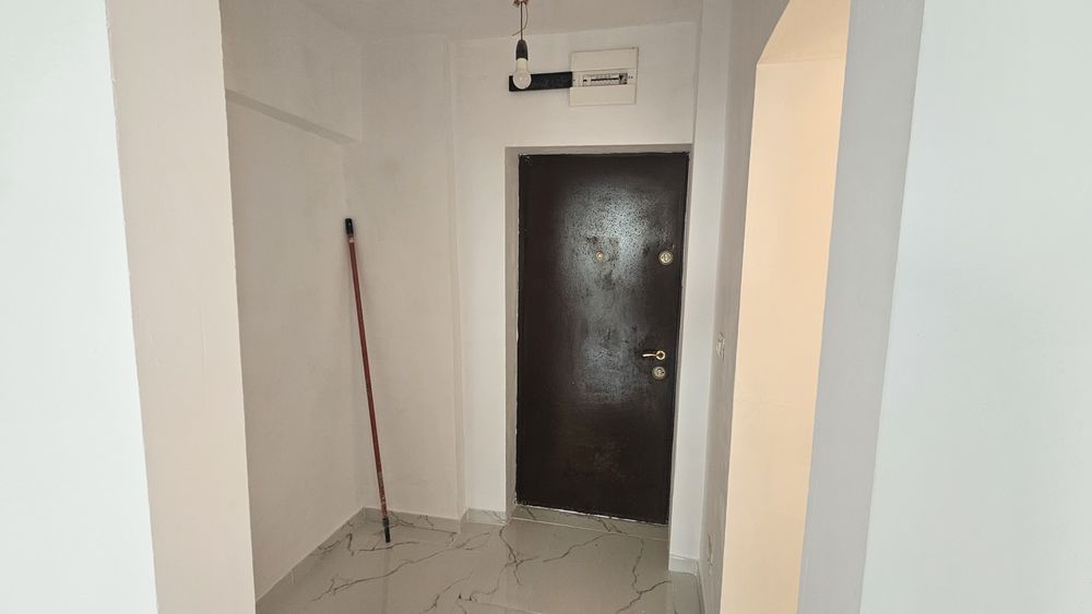 Garsonieră de vânzare – Moldova Nouă, zona centrală, prețul se discuta telefonic!