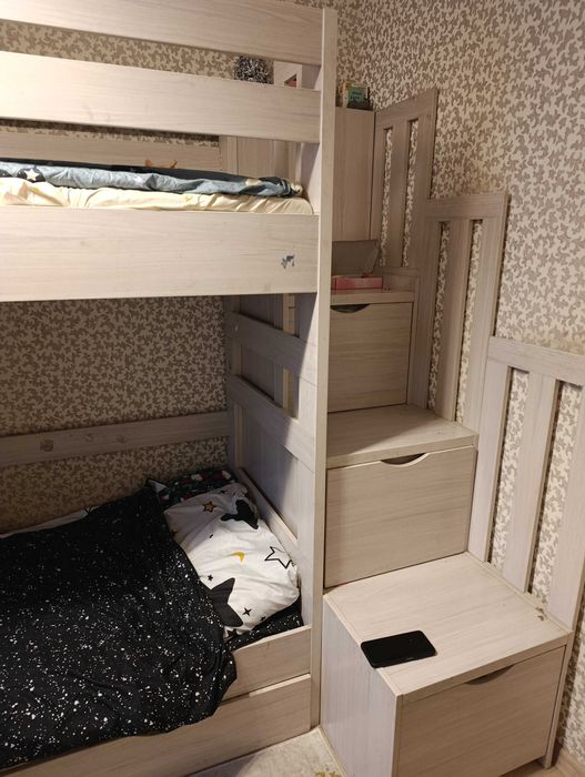 Двухъярусная кровать