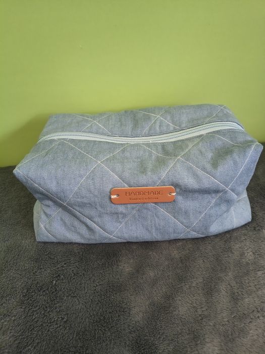 Ръчно изработени несесери и панери