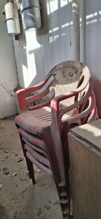 Стулья пластмассовые