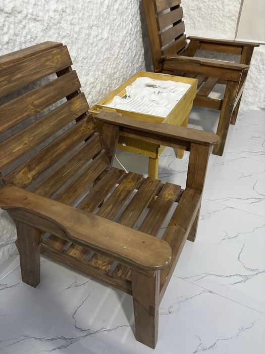 Кресло деревянное