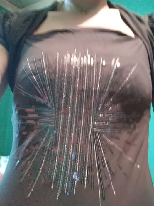 Продается кофточка с блестящим узором