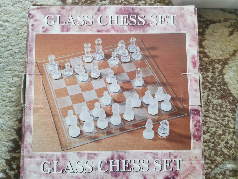 Стъклен шах - нов