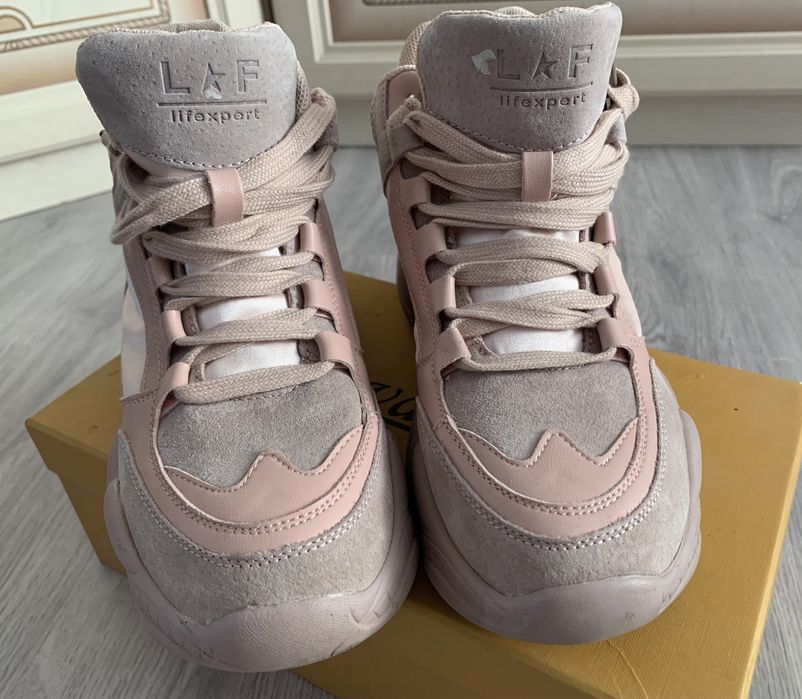 Продам кроссовки