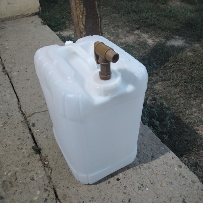 Bidoane de 20 l cu dop cu garnitura