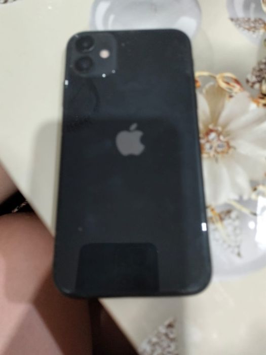 Продам Айфон 11 64гб работает