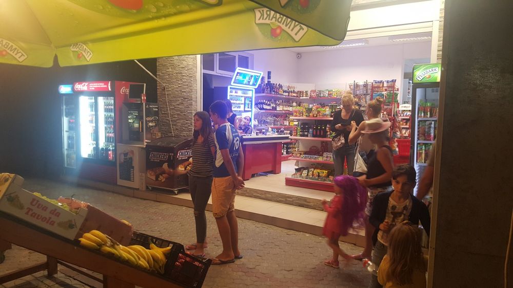 De Închiriat: Spațiu Comercial Costinești central