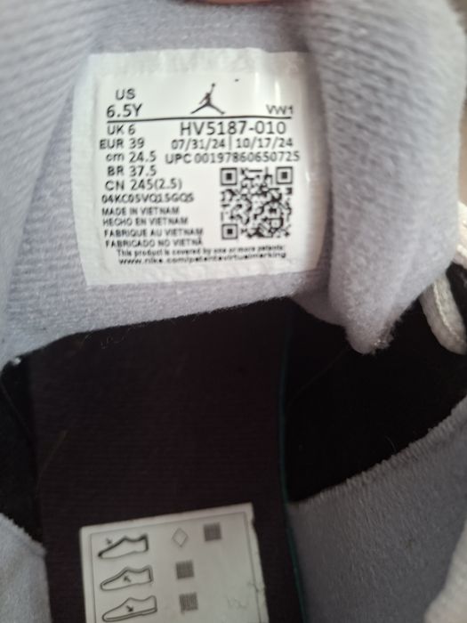 Jordan 4 RM o data utilizați